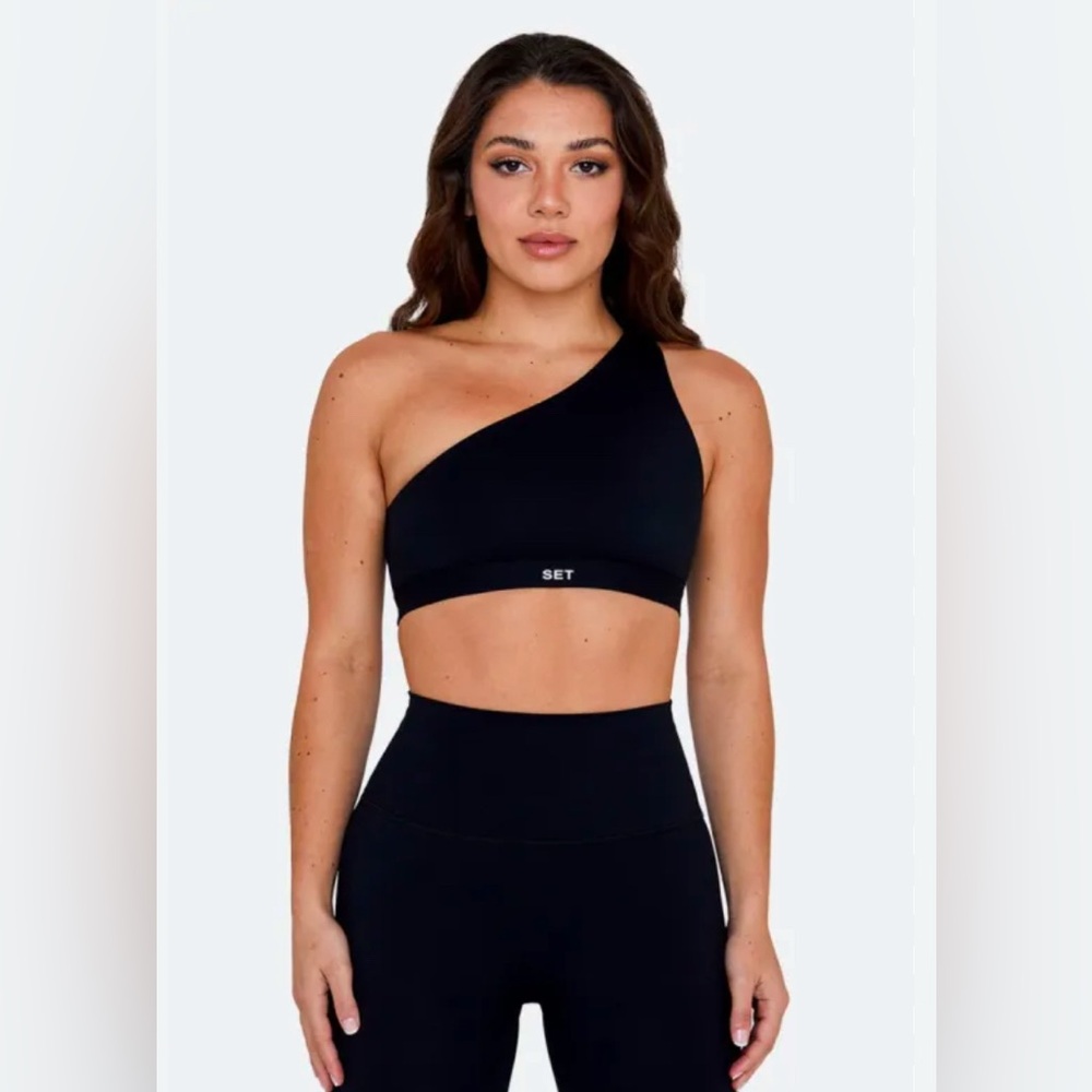 SETACTIVE LuxForm One Shoulder Bra and Bike Shorts in Onyx